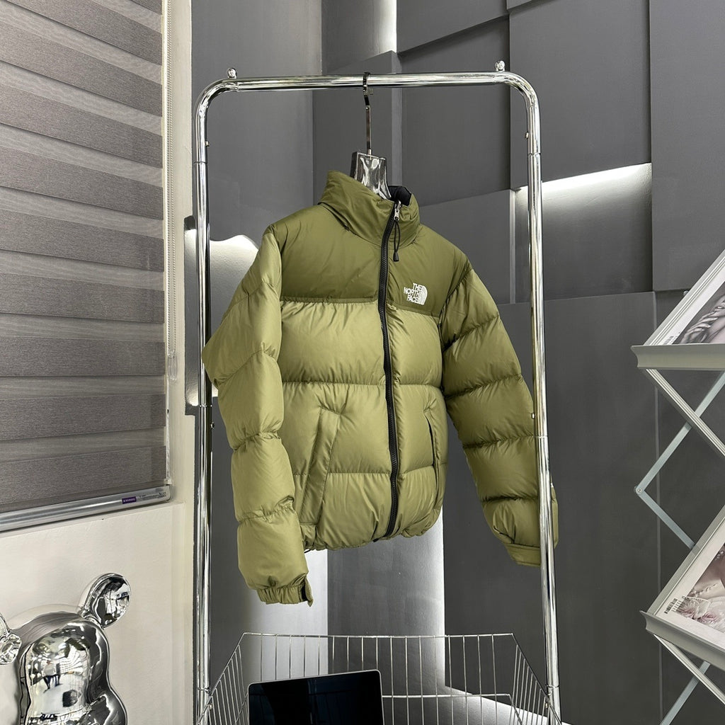 The North Face Men's Olive Green Two-Tone 700-Fill Down Jacket – Dark Olive Upper Light Olive Lower Wide-Baffle Puffer