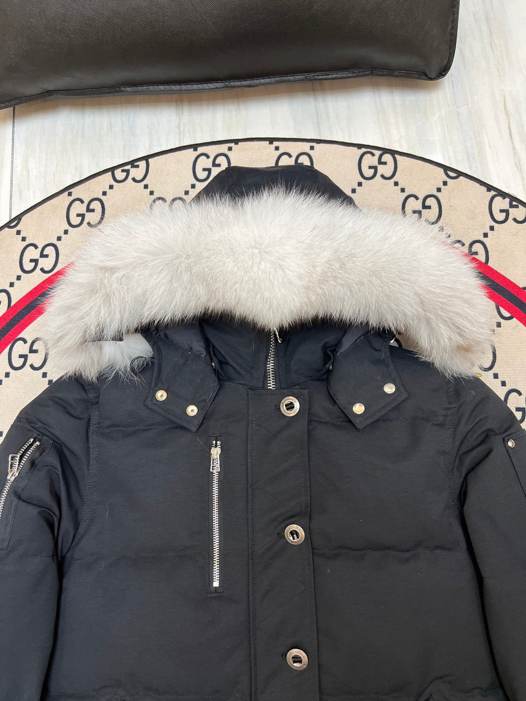 Moose Knuckles Women's Jet Black Stirling Down Jacket – White Fox Fur Trim Hood Silver MK Hook Snap-Button Short Puffer Coat
