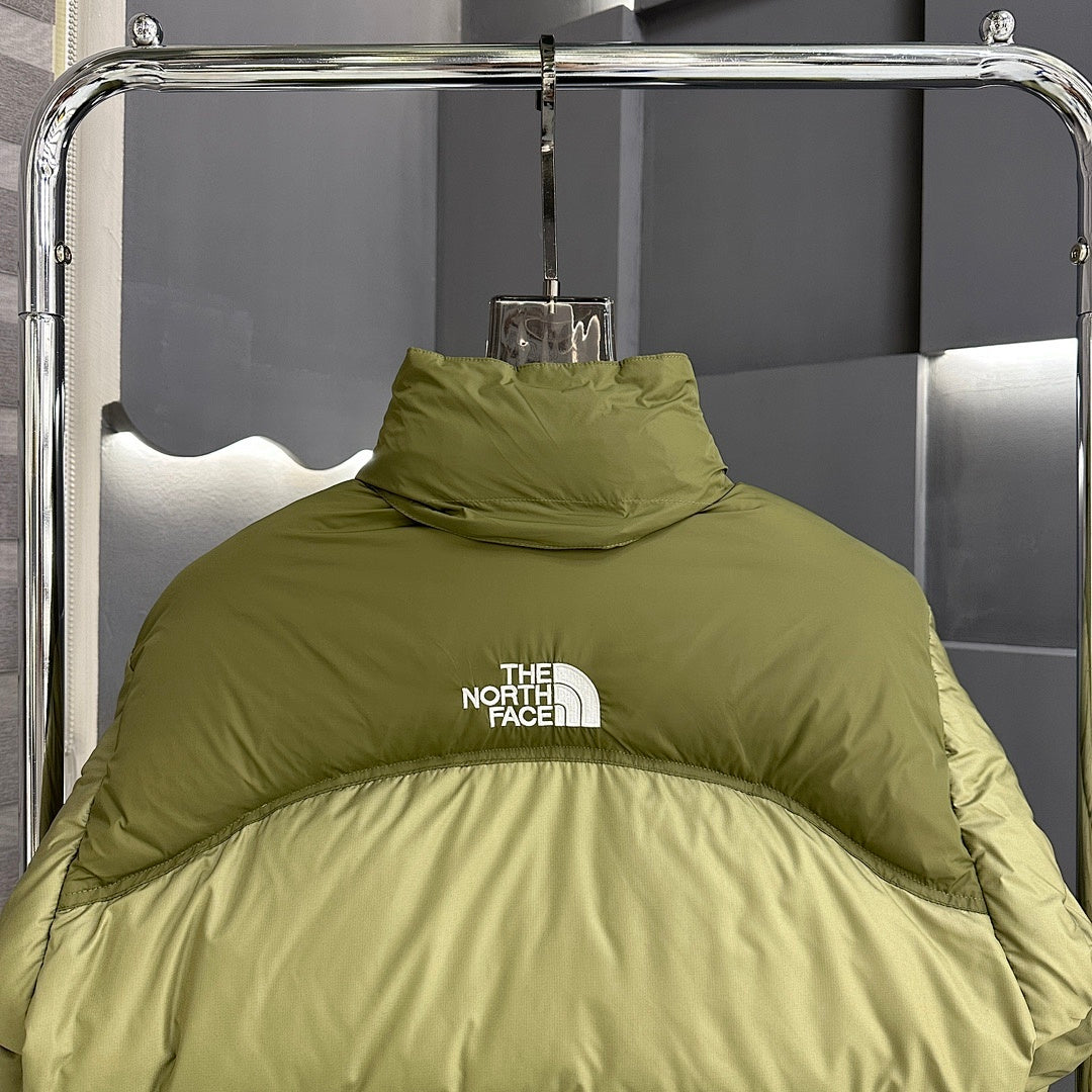 The North Face Men's Olive Green Two-Tone 700-Fill Down Jacket – Dark Olive Upper Light Olive Lower Wide-Baffle Puffer