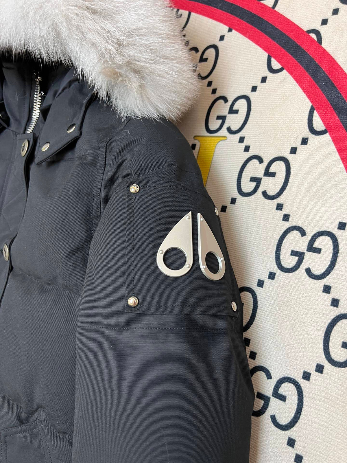 Moose Knuckles Women's Jet Black Stirling Down Jacket – White Fox Fur Trim Hood Silver MK Hook Snap-Button Short Puffer Coat