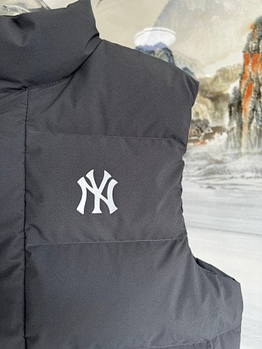 MLB Men's Black Down Vest – New York Yankees Embroidered Sleeveless Puffer Jacket