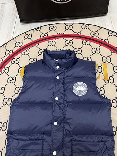 Canada Goose Men's Navy Down Vest – Freestyle Crew Sleeveless Puffer Jacket