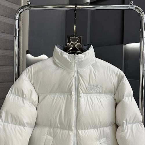 The North Face Men's Bright White 700-Fill Down Jacket – All-Over Solid Color Stand Collar Wide-Baffle Puffer