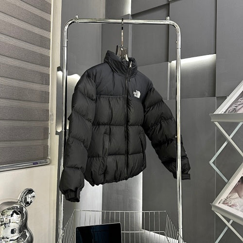 The North Face Men's Matte Black 700-Fill Down Jacket – All-Over Solid Color Stand Collar Wide-Baffle Puffer