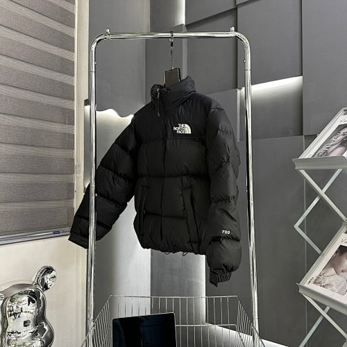 The North Face Men's Matte Black 700-Fill Down Jacket – All-Over Solid Color Stand Collar Wide-Baffle Puffer
