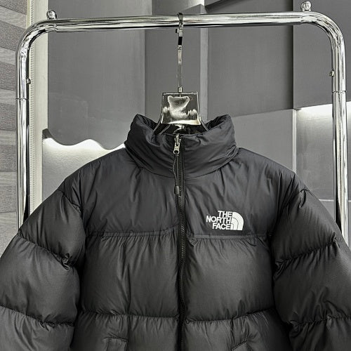 The North Face Men's Matte Black 700-Fill Down Jacket – All-Over Solid Color Stand Collar Wide-Baffle Puffer