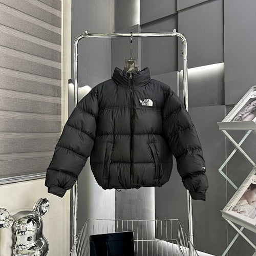 The North Face Men's Matte Black 700-Fill Down Jacket – All-Over Solid Color Stand Collar Wide-Baffle Puffer