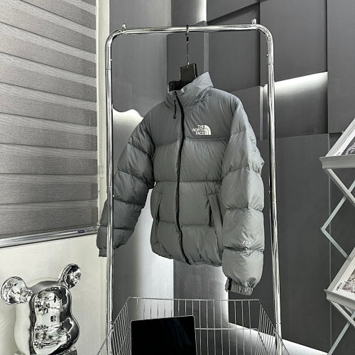 The North Face Men's Silver Grey 700-Fill Down Jacket – All-Over Solid Color Stand Collar Wide-Baffle Puffer