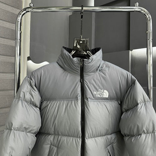 The North Face Men's Silver Grey 700-Fill Down Jacket – All-Over Solid Color Stand Collar Wide-Baffle Puffer