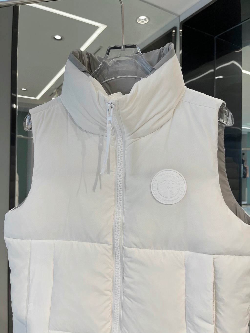Canada Goose Women's White Down Vest – Freestyle Sleeveless Puffer Jacket