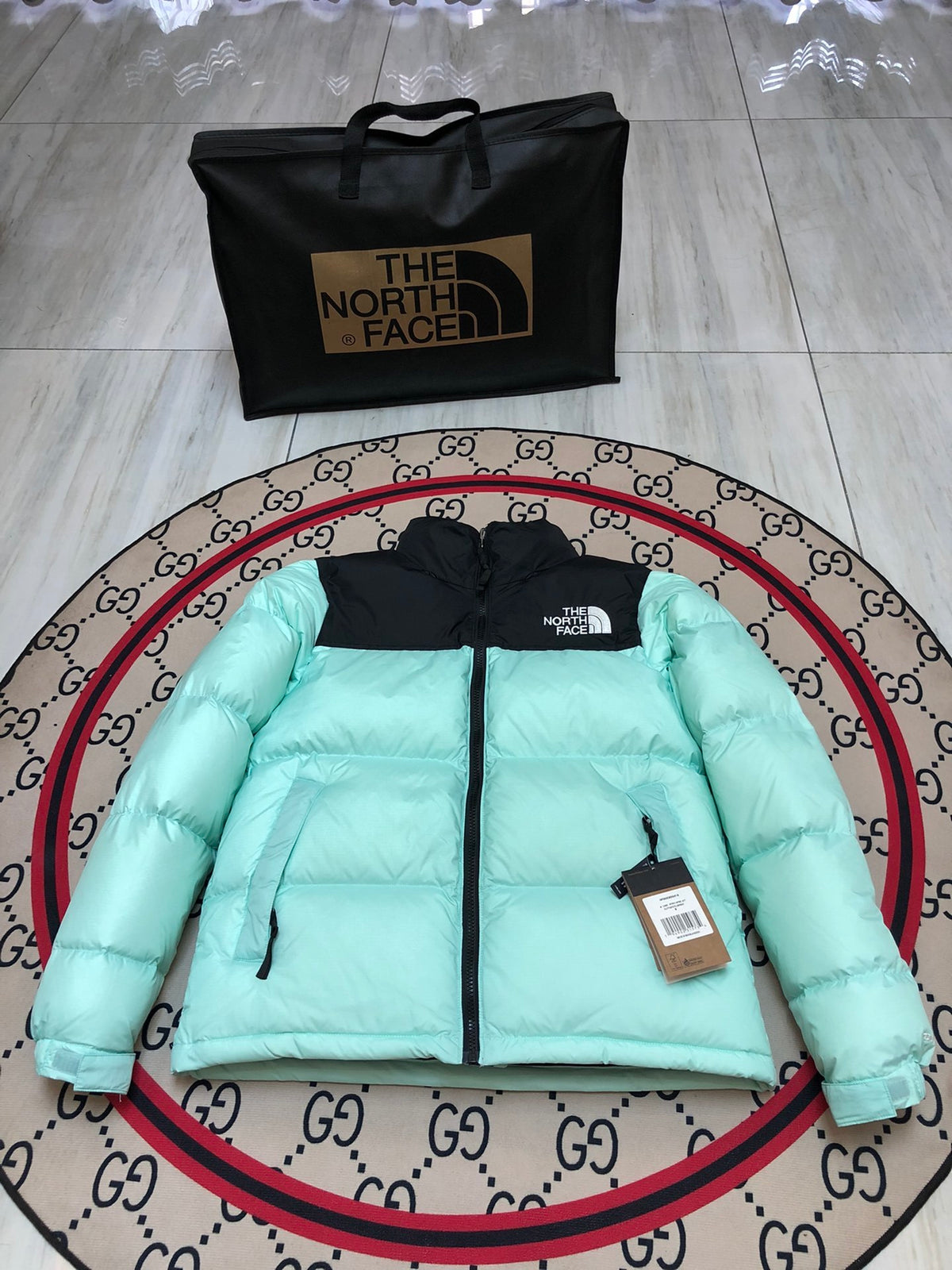 The North Face Men's Mint Green 700-Fill Nuptse Down Jacket – Contrast Black Collar Classic Wide-Baffle Puffer