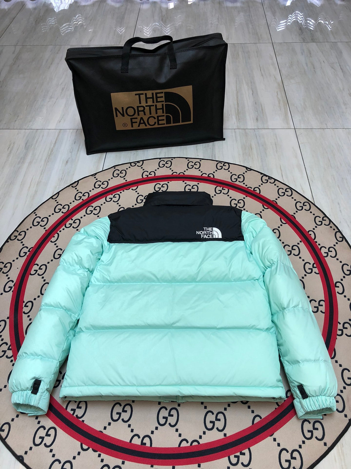 The North Face Men's Mint Green 700-Fill Nuptse Down Jacket – Contrast Black Collar Classic Wide-Baffle Puffer