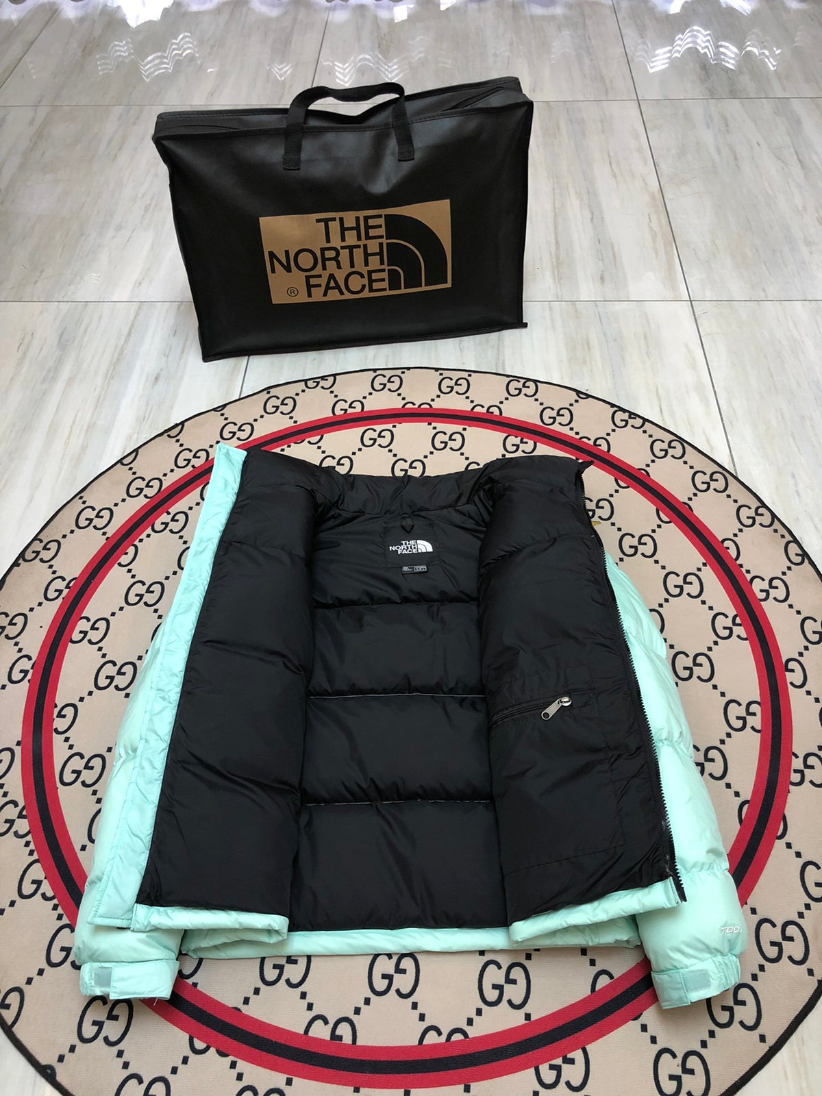 The North Face Men's Mint Green 700-Fill Nuptse Down Jacket – Contrast Black Collar Classic Wide-Baffle Puffer