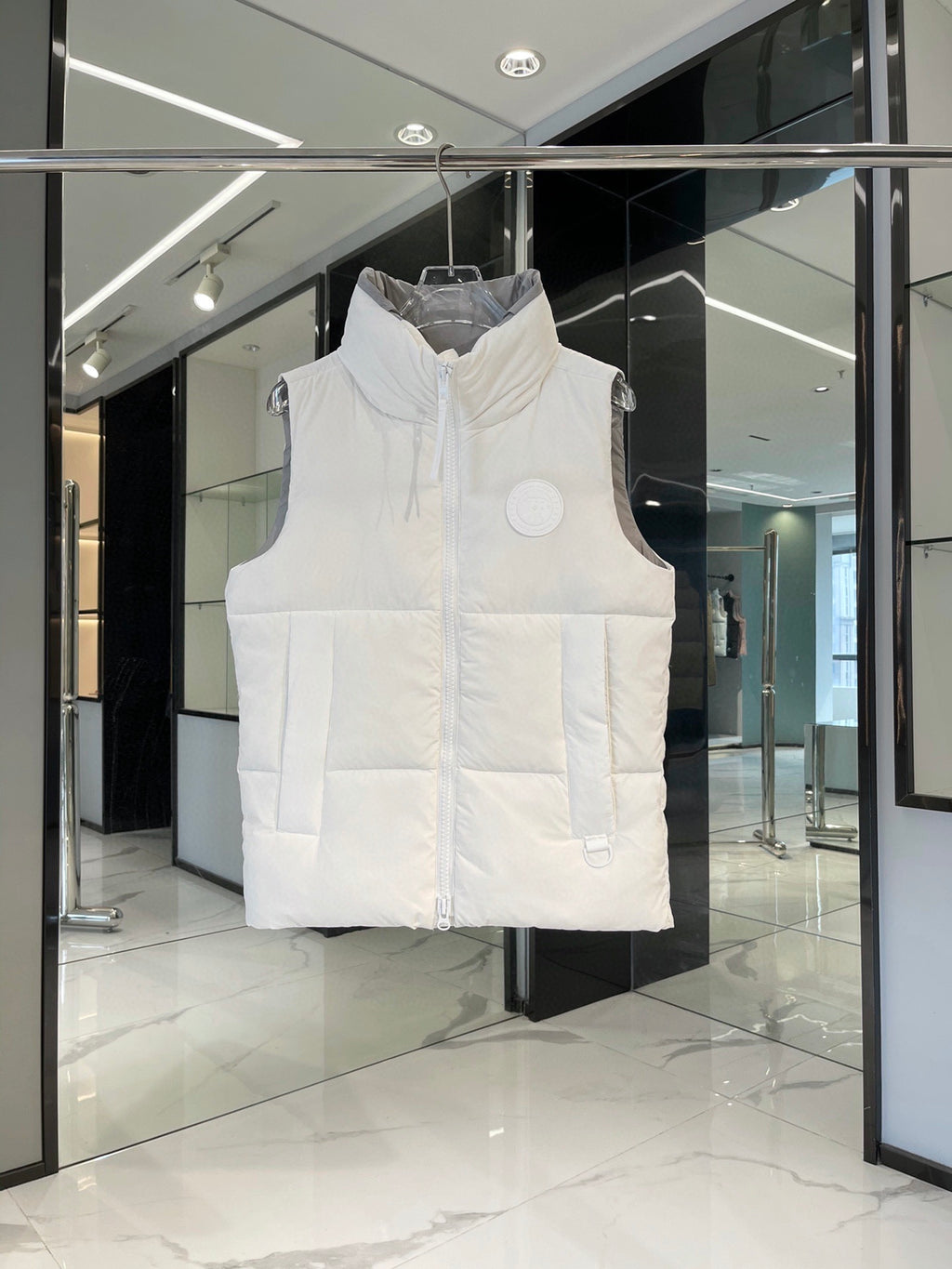 Canada Goose Women's White Down Vest – Freestyle Sleeveless Puffer Jacket