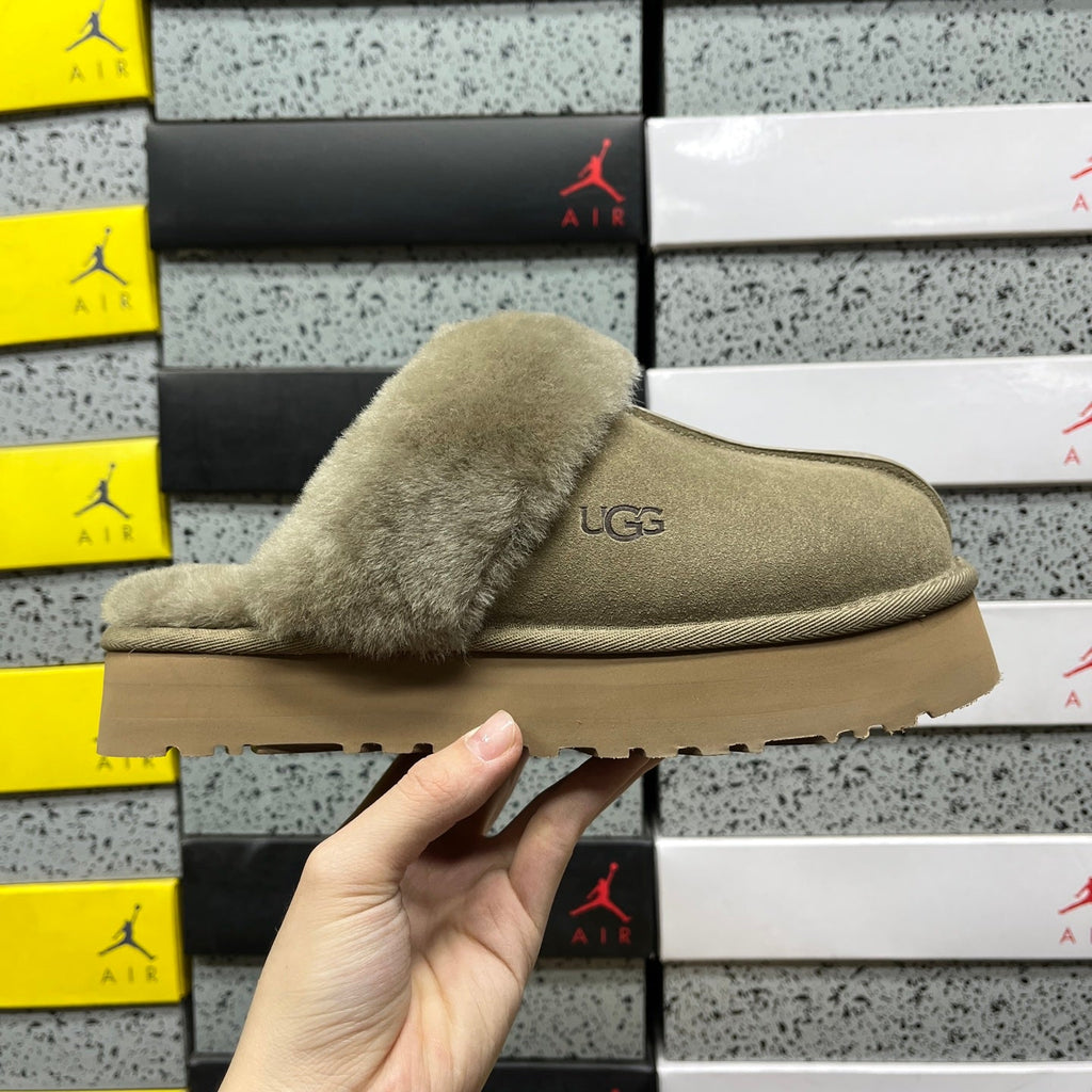 UGG Tazz Platform Snow Boot in Chestnut