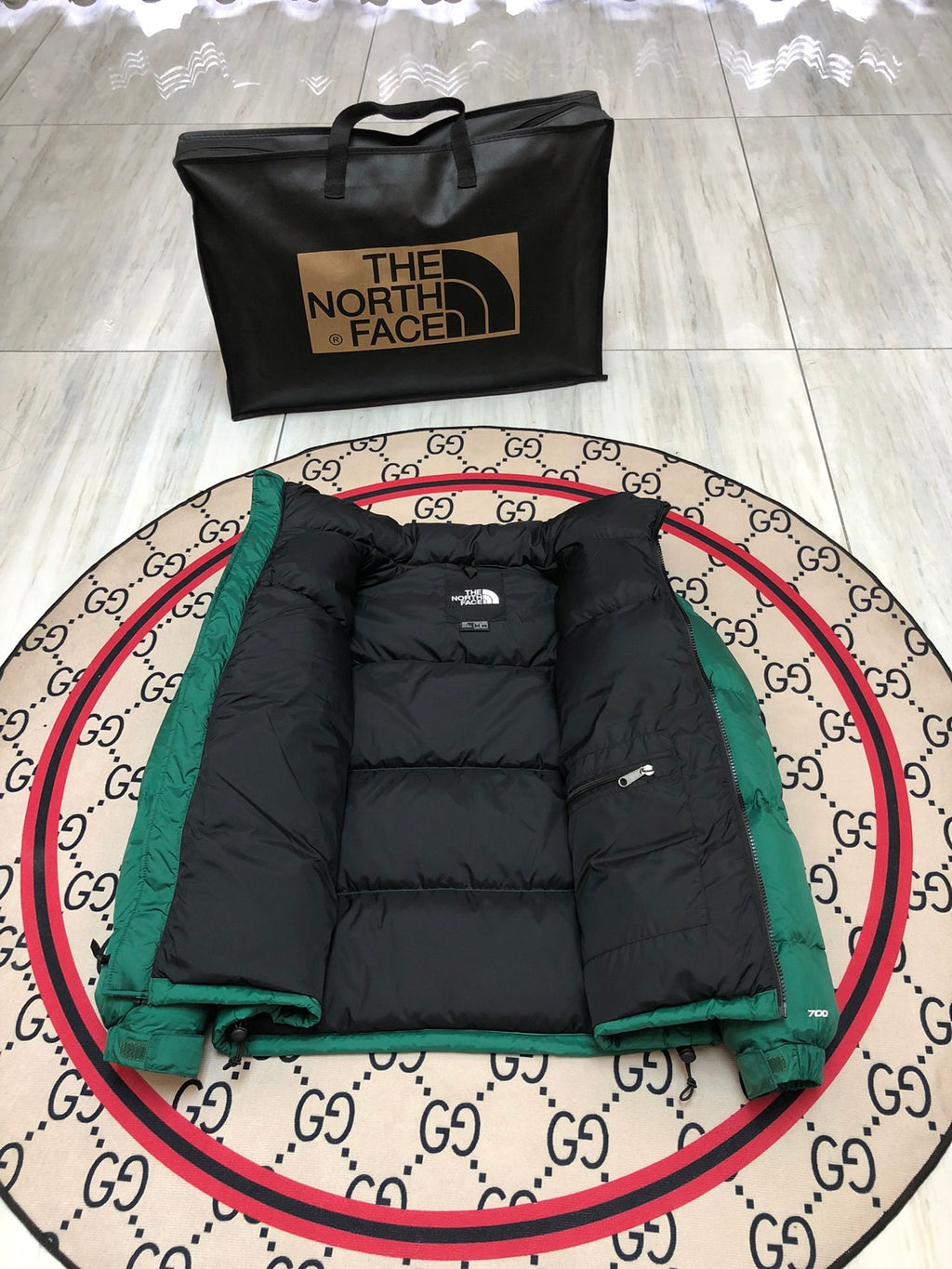 The North Face Men's Evergreen 700-Fill Nuptse Down Jacket – Contrast Black Collar Classic Wide-Baffle Puffer