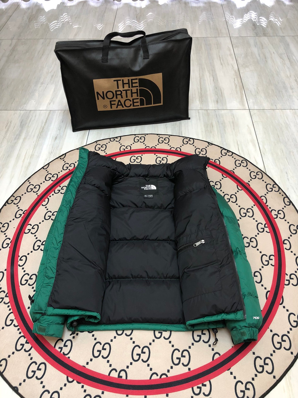 The North Face Men's Evergreen 700-Fill Nuptse Down Jacket – Contrast Black Collar Classic Wide-Baffle Puffer