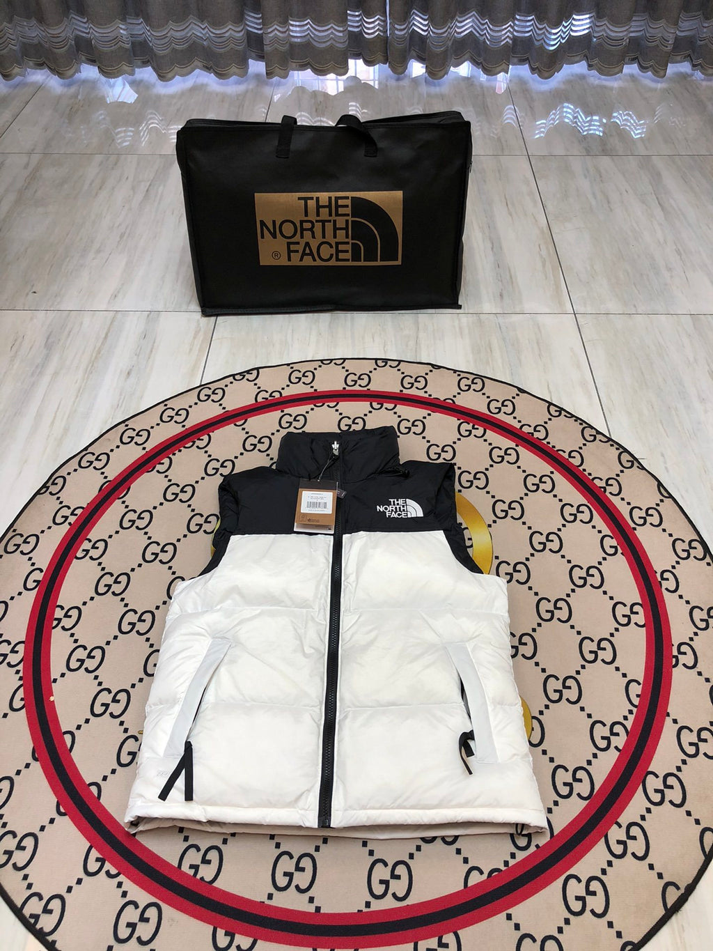 The North Face Men's White Down Vest – 1996 Retro Nuptse Sleeveless Puffer Jacket