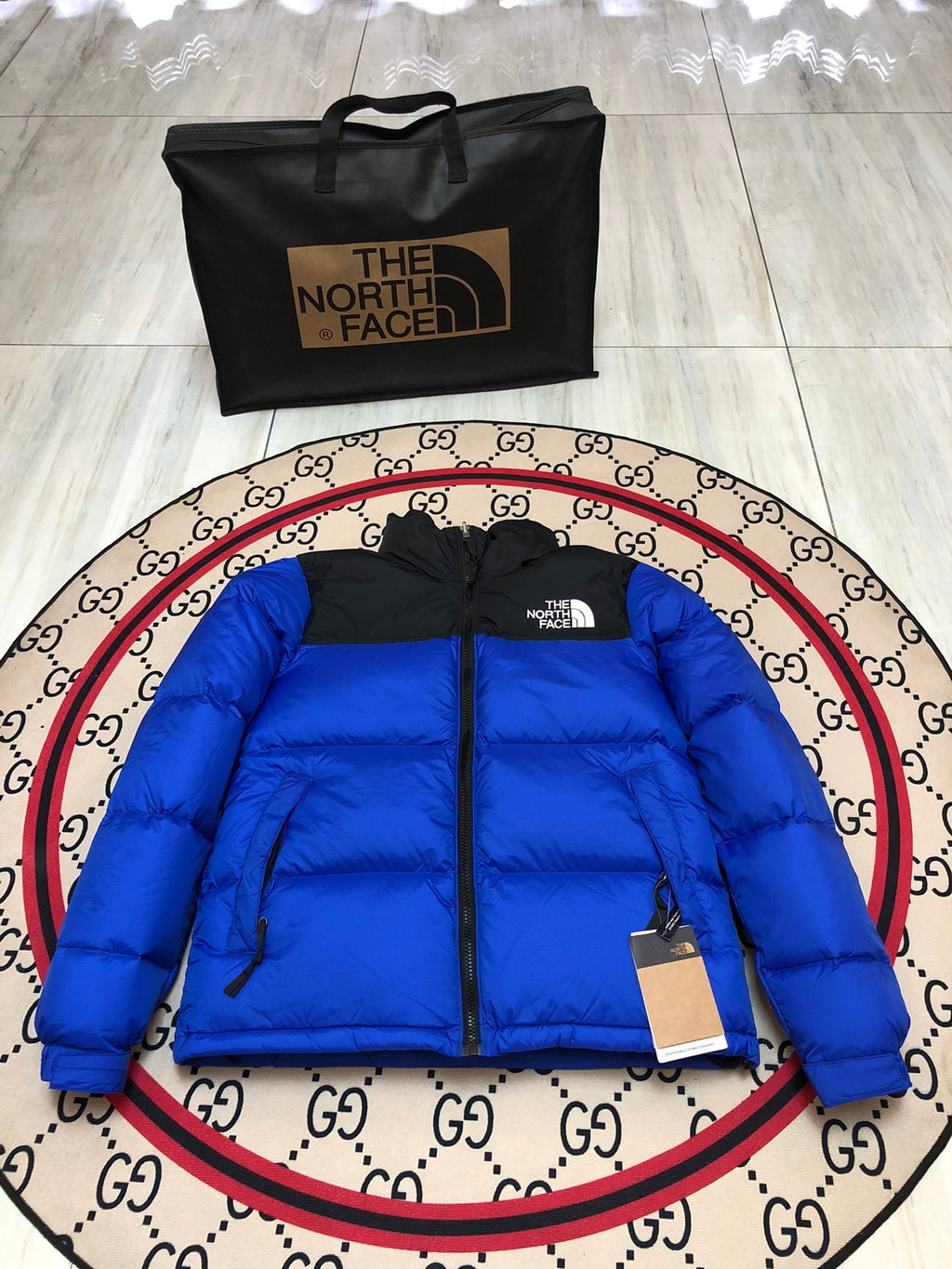 The North Face Men's Royal Blue 700-Fill Nuptse Down Jacket – Contrast Black Collar Classic Wide-Baffle Puffer