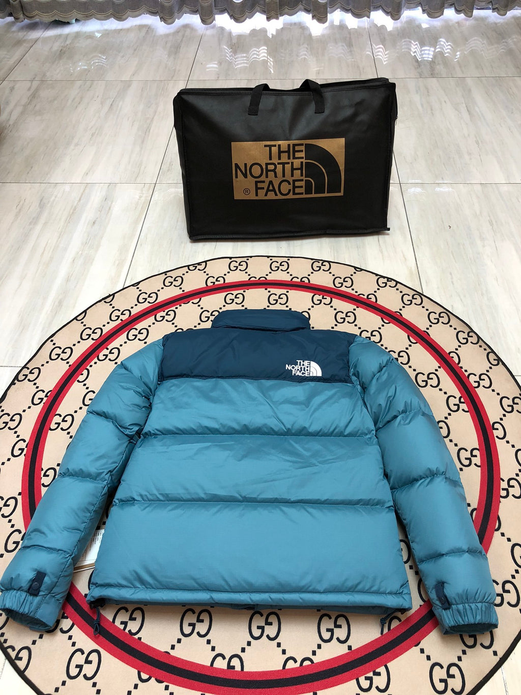 The North Face Men's Teal Blue 700-Fill Nuptse Down Jacket – Contrast Navy Collar Classic Wide-Baffle Puffer