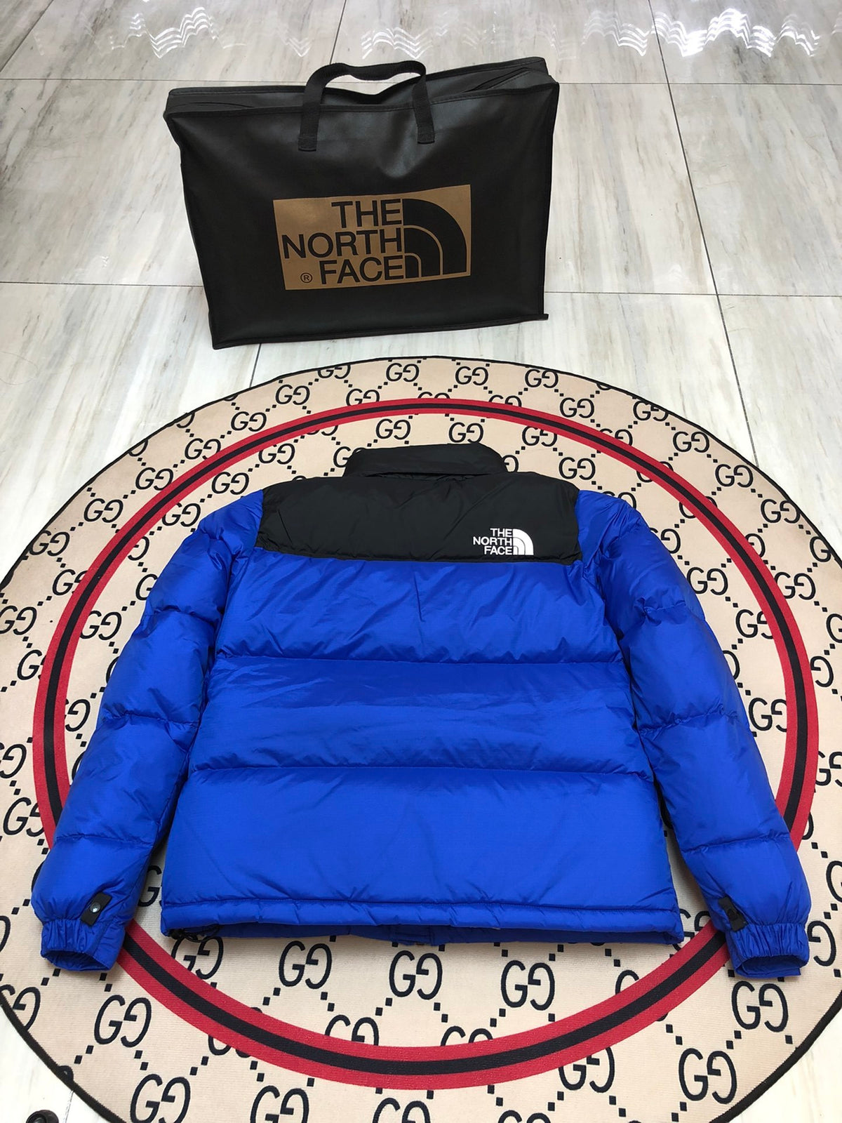 The North Face Men's Royal Blue 700-Fill Nuptse Down Jacket – Contrast Black Collar Classic Wide-Baffle Puffer