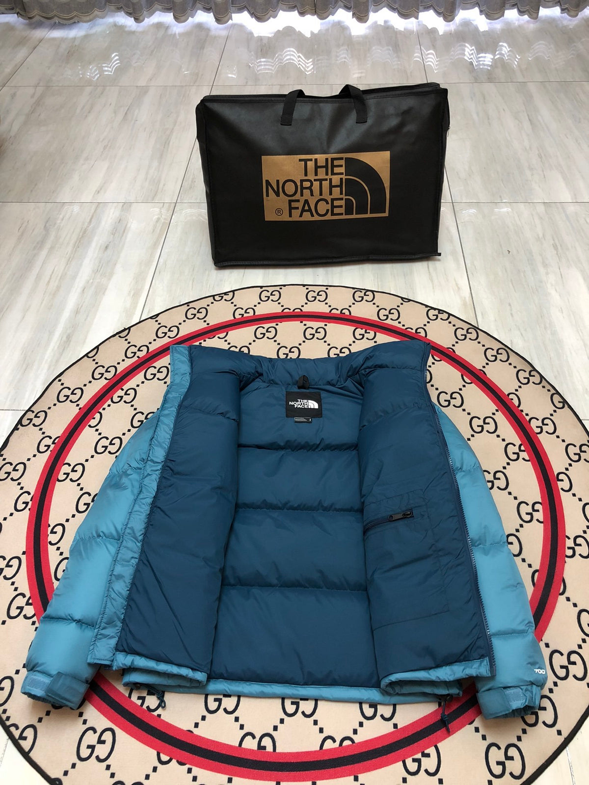 The North Face Men's Teal Blue 700-Fill Nuptse Down Jacket – Contrast Navy Collar Classic Wide-Baffle Puffer