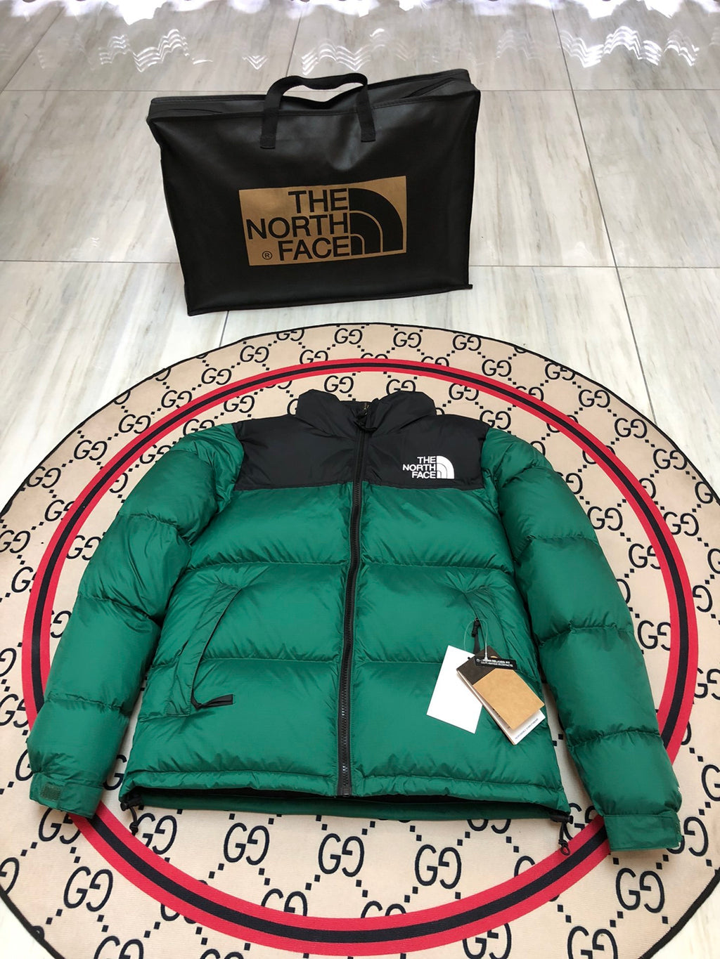 The North Face Men's Evergreen 700-Fill Nuptse Down Jacket – Contrast Black Collar Classic Wide-Baffle Puffer