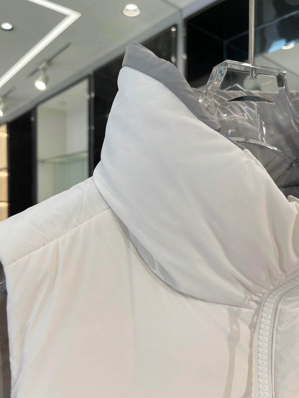 Canada Goose Women's White Down Vest – Freestyle Sleeveless Puffer Jacket