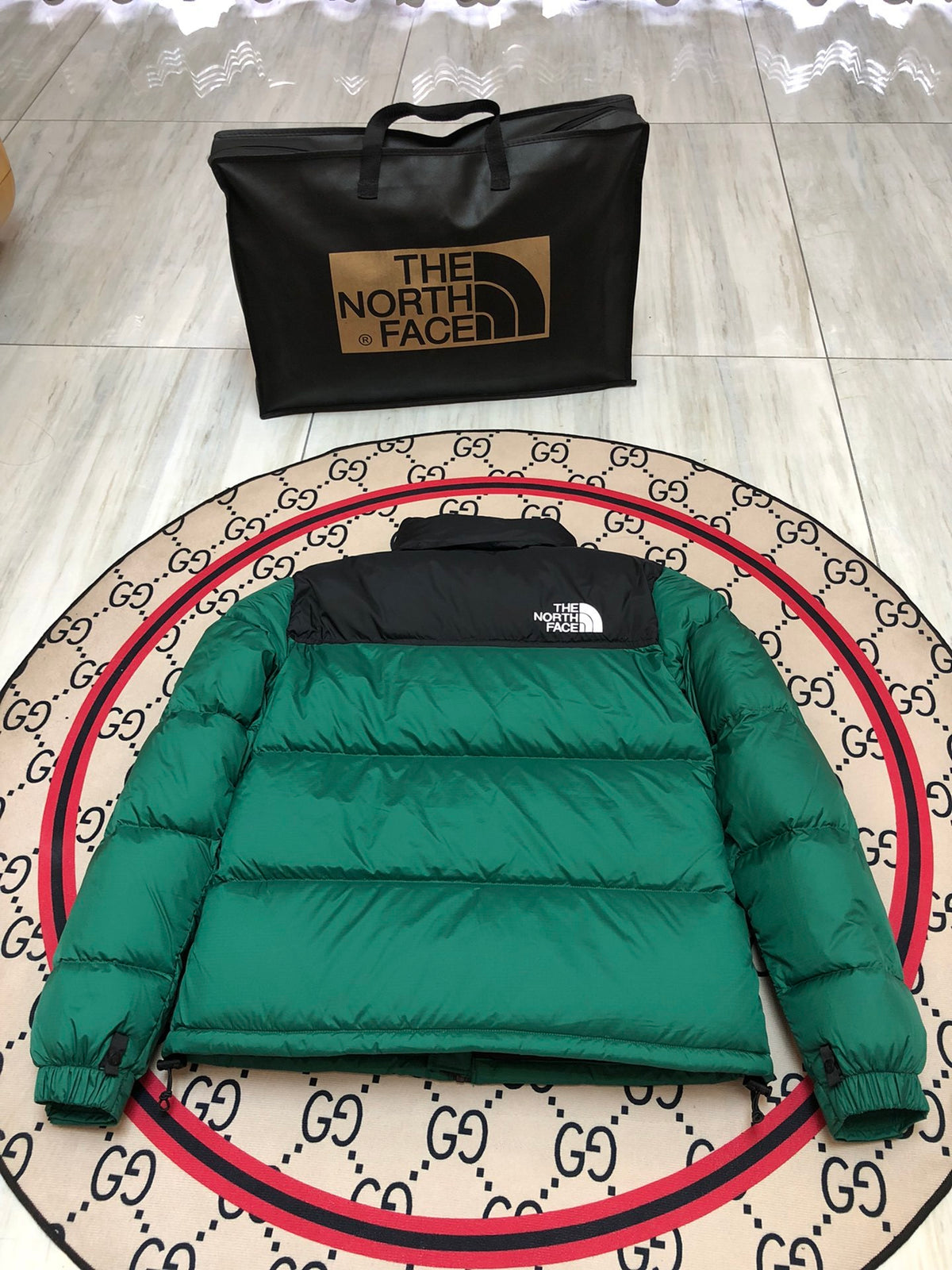 The North Face Men's Evergreen 700-Fill Nuptse Down Jacket – Contrast Black Collar Classic Wide-Baffle Puffer