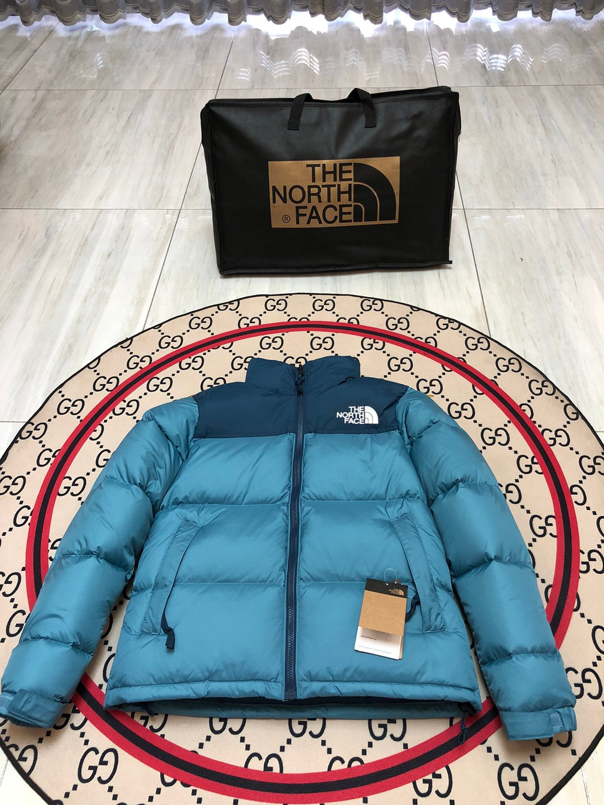 The North Face Men's Teal Blue 700-Fill Nuptse Down Jacket – Contrast Navy Collar Classic Wide-Baffle Puffer