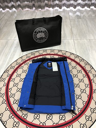 Canada Goose Men's Royal Blue Down Vest – Garson Sleeveless Puffer Jacket