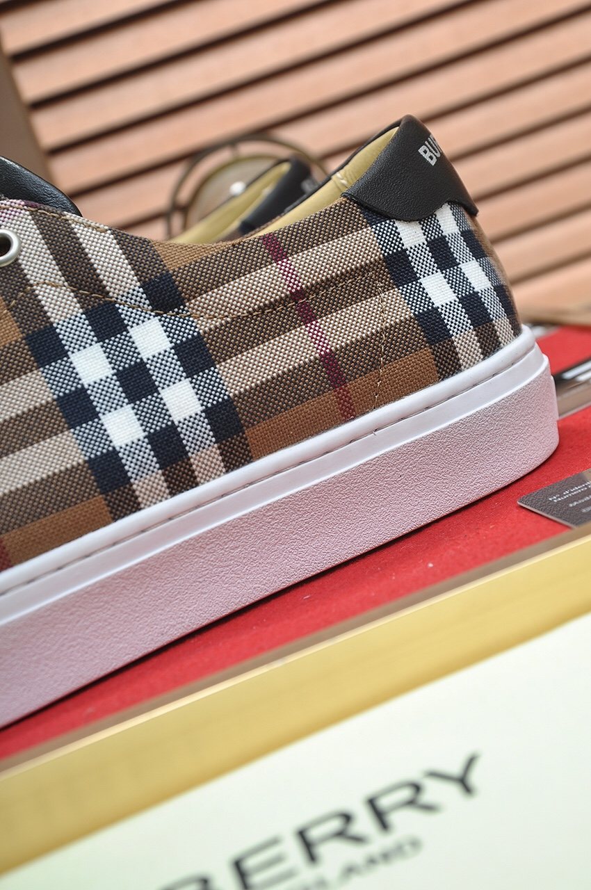 Burberry Beige Plaid Low-Top Sneakers - White Laces And Rubber Sole