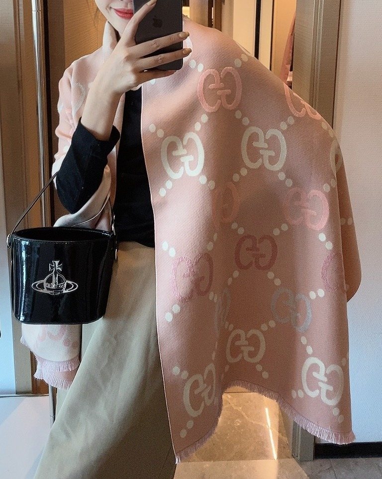 Gucci Pink-Beige Fringed Geometric Motif Scarf